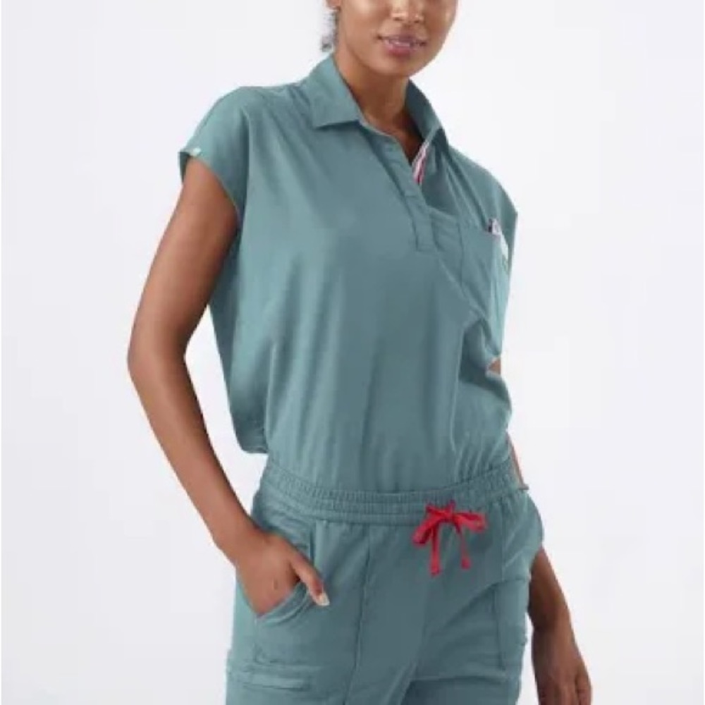 MEDICLO scrub set Capri/Catalina combo in stone blue (size large) 🦕